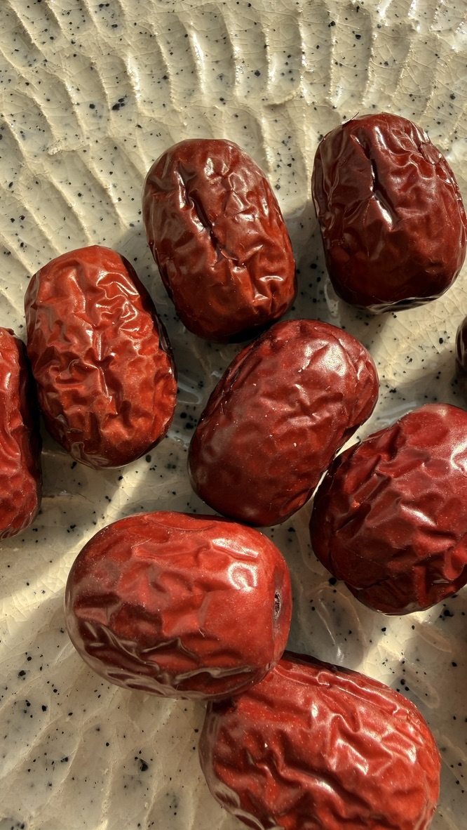 The benefits of the Red Dates: Why Jujubes (Da Zao) are an Essential for Women’s Health